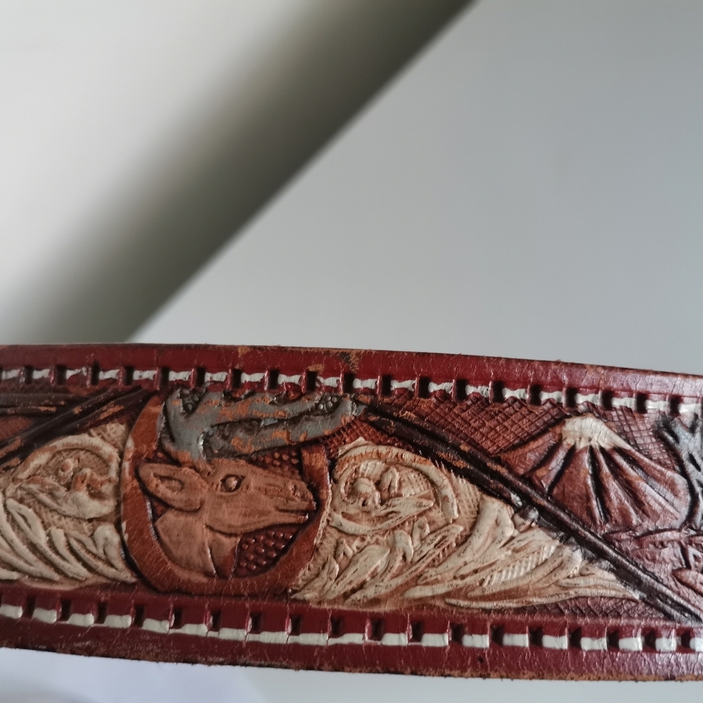 Vintage Bowhunting Bucklet Belt - Picture 4 of 7